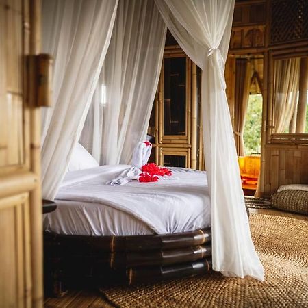 The Nude House Villa Selat Exterior photo