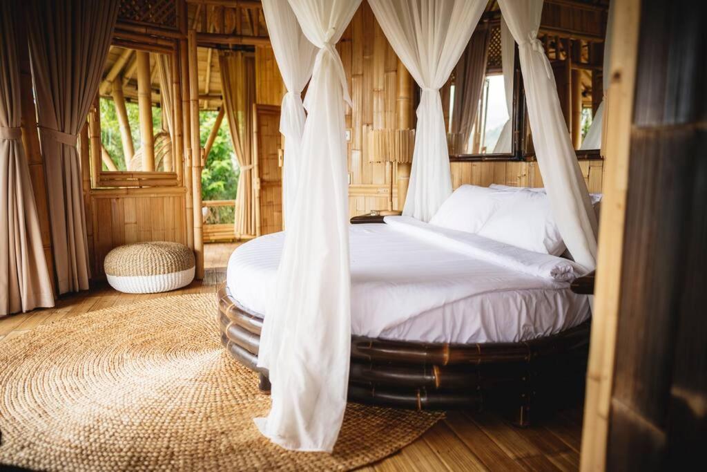 The Nude House Villa Selat Exterior photo
